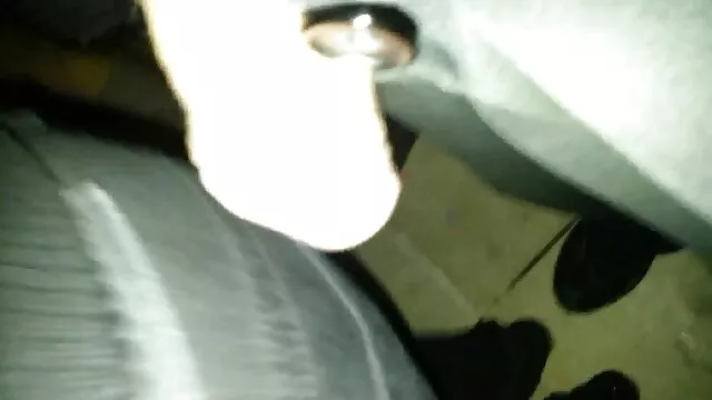 סקס ללא רישום  ילדה מקועקעת וברונטית במגפיים מלקקת כוס סרטי פורנו קצרים ודגיסטייל בתנוחה 69