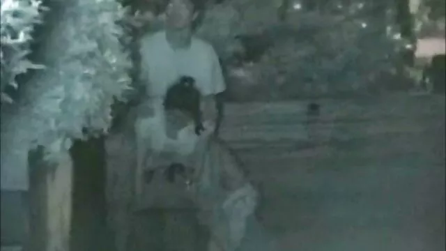 סקס ללא רישום  הדוגמנית סרטים חינם מוניקה מראה עונג בצילומים ארוטיים.
