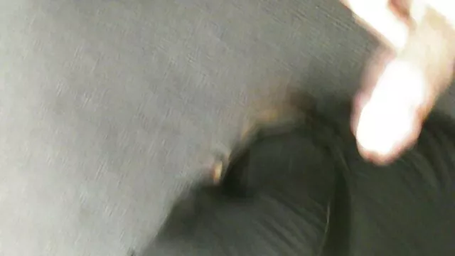 סקס ללא רישום  האמא שמודאגת לגבי התחממות עם חברה של הבת שלה סרטי סיקס חינם שיושבת בחדר על המיטה