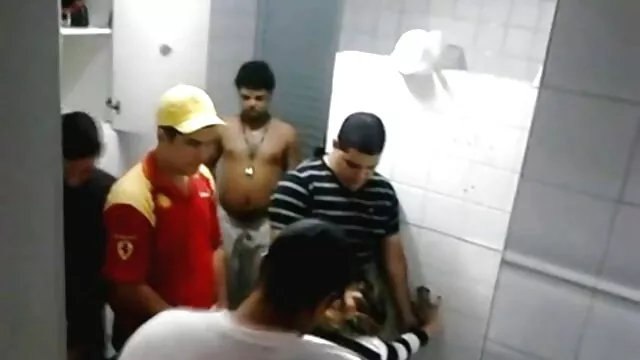 סקס ללא רישום  בחור שרירי סרטי סס חינם מלקק חיץ הנקבים בוס