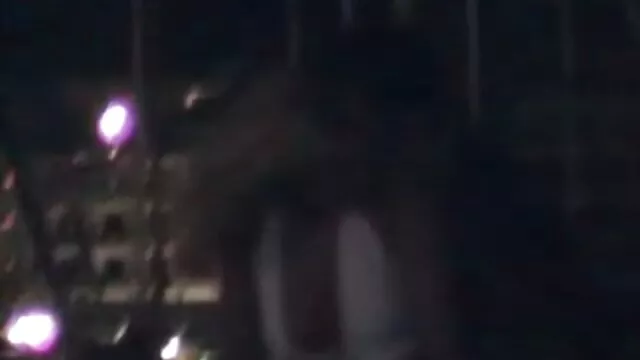 סקס ללא רישום  גבר מלקק את הפה של אשתו בחדר השינה. צפיה ישירה סרטי סקס