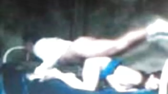 סקס ללא רישום  שוטר מושך שיער סרטי פרונו חינם בלונדיני ארוך בפה ובווגינה.