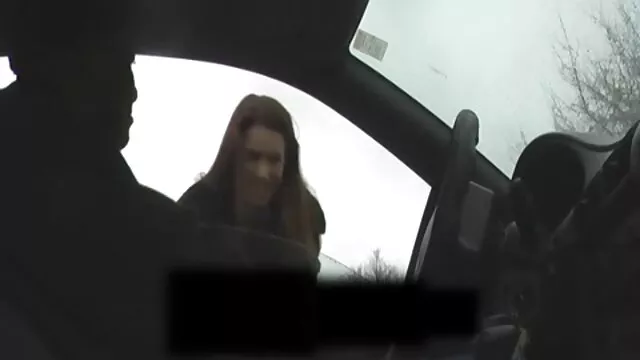סקס ללא רישום  ברונטית מוצצת זין ארוס סרטי סקס חינם ממעסה בסלון.