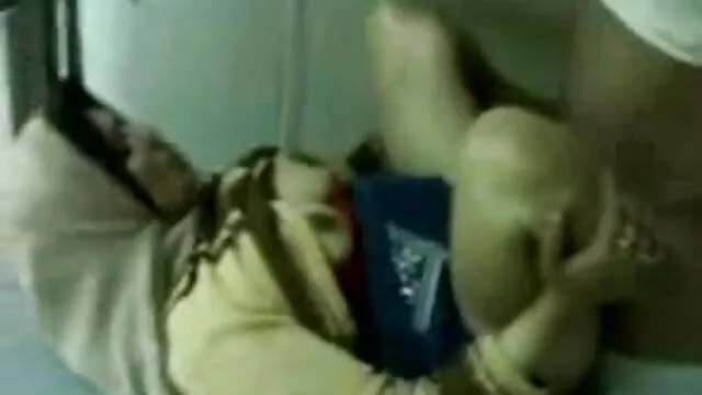סקס ללא רישום  מודל מצלמת אינטרנט עם ג ' ינס מראה סרטים חינם סקס את התחת