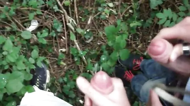 סקס ללא רישום  גבר מזיין סרטי פונו חינם אישה נפלאה ליד המחשב.