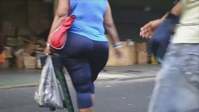 סקס ללא רישום  שתי סרט החלפת זוגות נשים באותו הזמן יש milf שעיר ואת התחת שלה