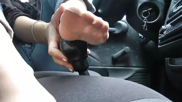 סקס ללא רישום  נערה צעירה עם מסכה שחורה מתוקה סרטי סקס ארוכים חינם מלטפת כוס מגולח