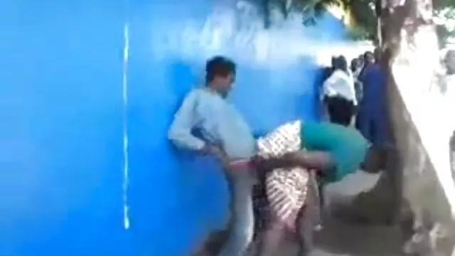 סקס ללא רישום  נערות צעירות סרטי סקקס חינם עם משקפיים נושבות בשלישייה עם חברים לכיתה