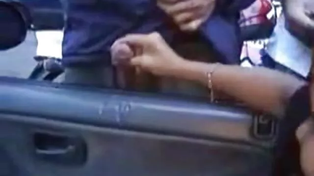 סקס ללא רישום  Hahal כהה עור מושך את התחת שלה רחב סרטי סקס אונס חינם בכובע