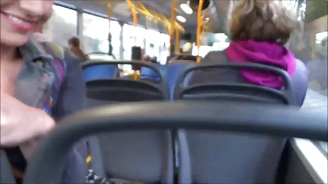 סקס ללא רישום  חיה בגרביונים חור מסגור לקוני ונותנת סרט אירוטי באורך מלא מציצה
