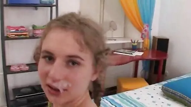 סקס ללא רישום  אישה שופעת מוצצת סרטי גייז באורך מלא זין ולוקחת שפיך על חזה.