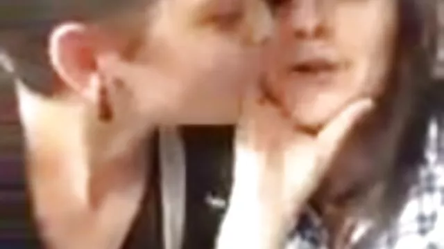 סקס ללא רישום  תינוק לובש שומן עוף. סרטיםxnxx