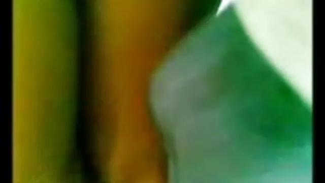 סקס ללא רישום  מילף מעירה את סרטי סקס לצפיה חינם השותפה שלך לחדר, עם שיער קצר היא מלקקת את האישה